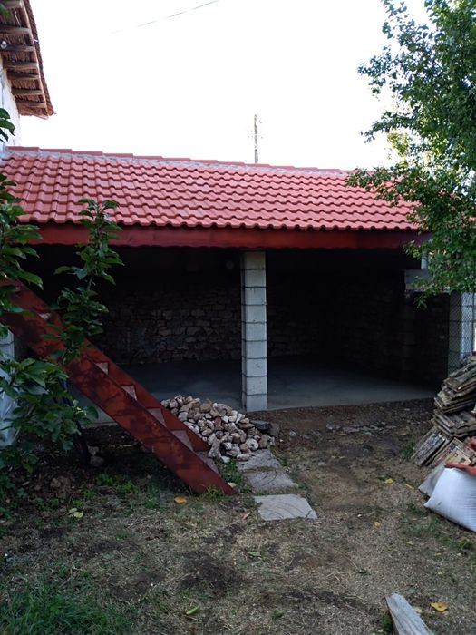 Земя с 1/2 къща