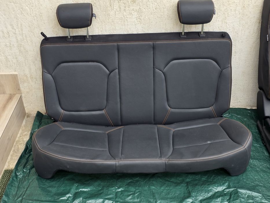 Scsune si banchete Dacia Spring