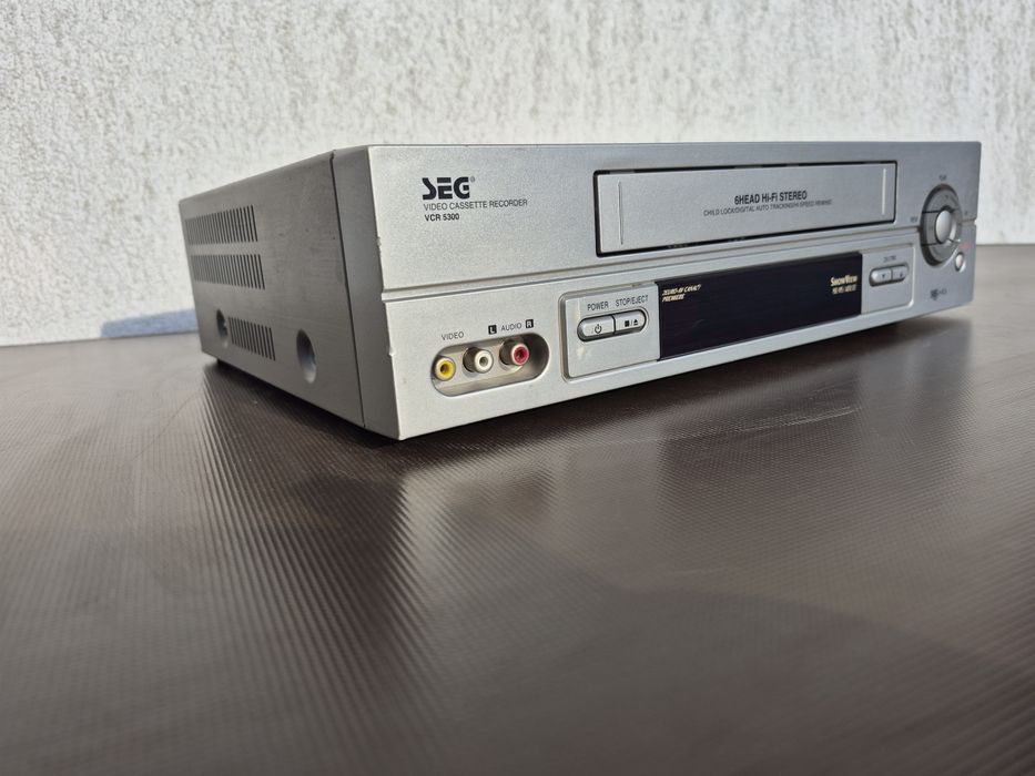 Vând video casette recorder marca SEG model VCR-5300,  fabricat made in Korea 

- CENTER MOUNT 6 HEAD 

- hifi stereo 

- VHS pal 

- Video sistem
