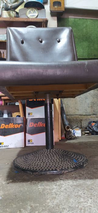 Кресло советское крутящееся,кожаное,тяжелое