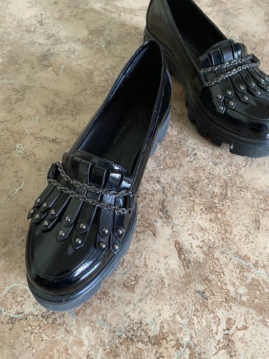 Женская обувь чёрная