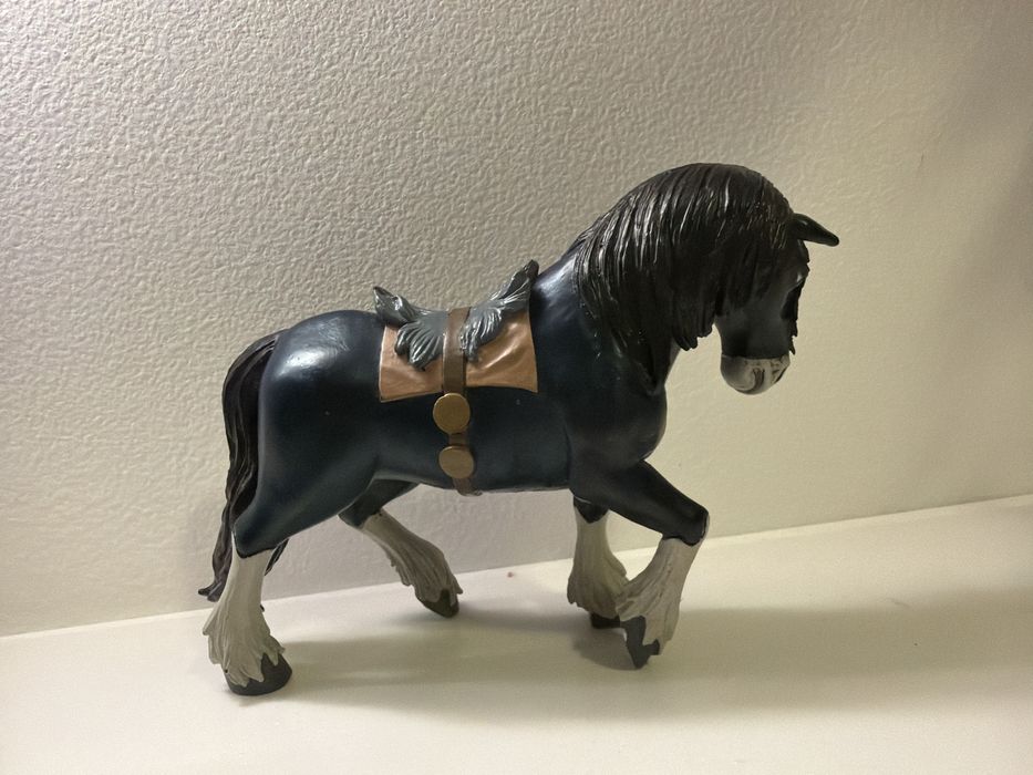 Cal armasar de jucarie pictat manual (figurina)
