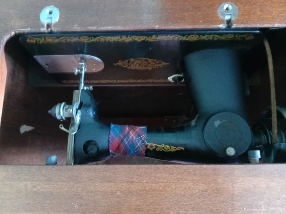 Продаётся швейная машинка и оверлок