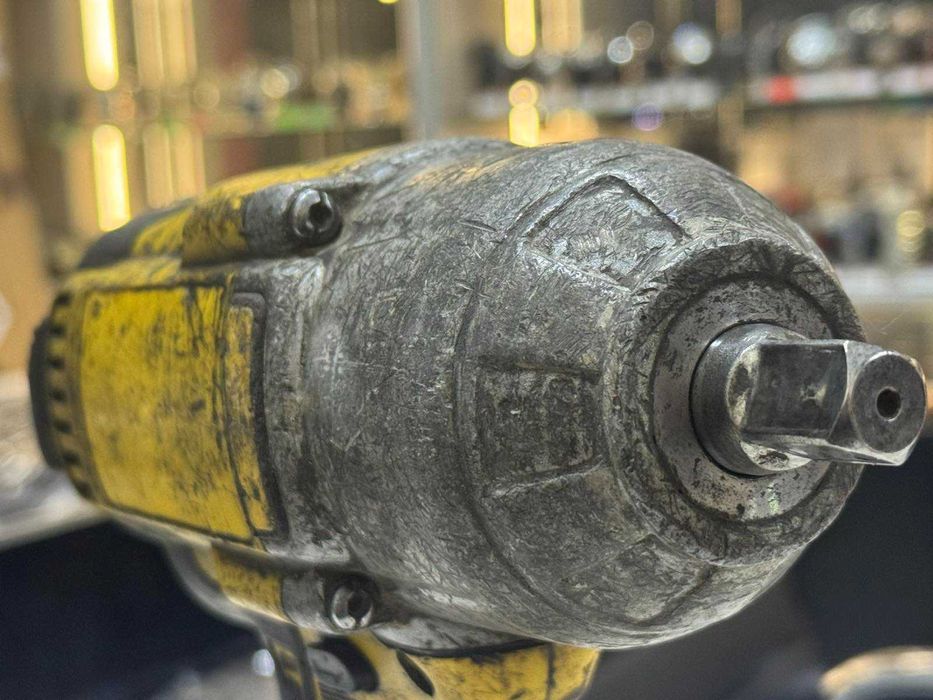 Акумулаторен ударен гайковерт DeWALT DCF899P2 с батерия