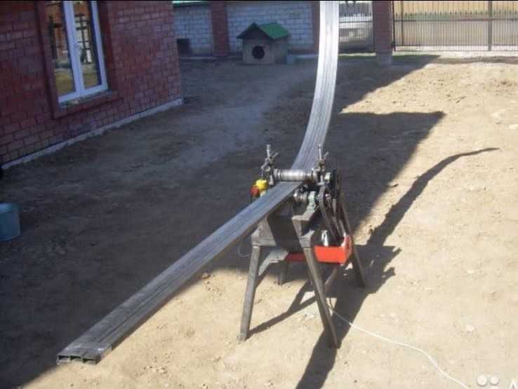 Utilaj pentru îndoit țevi, producerea porților, garduri, sere, balustrade, copertine sau alte lucrări