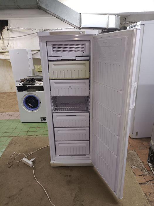 Продам морозильник Индезит.