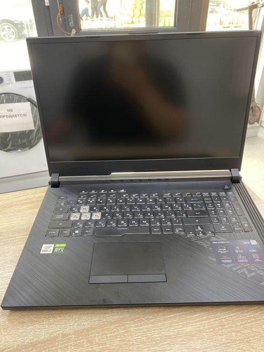 Asus Rog strix G712 (A4)