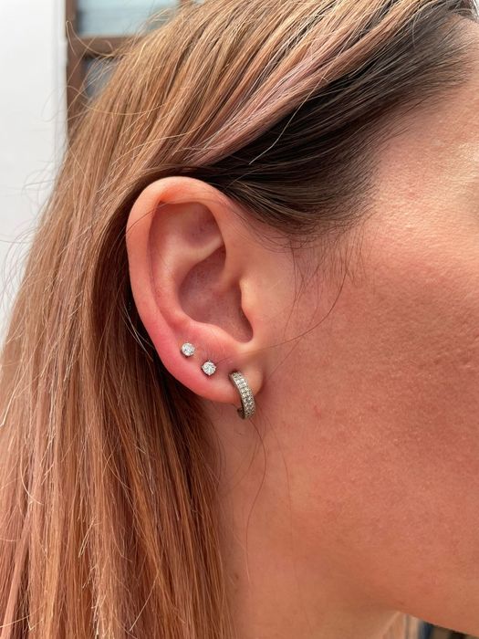 Montare cercei medicinali