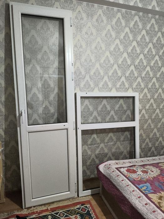 Продам пластиковую дверь и окно