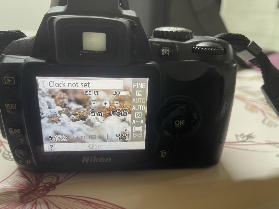 Nikon D40 + Nikon 18-55mm - SH5739-1