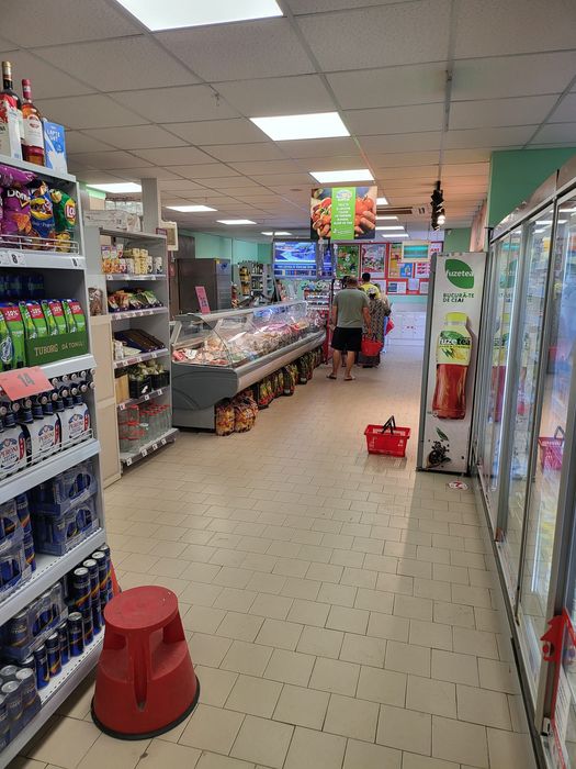 Vând spațiu comercial