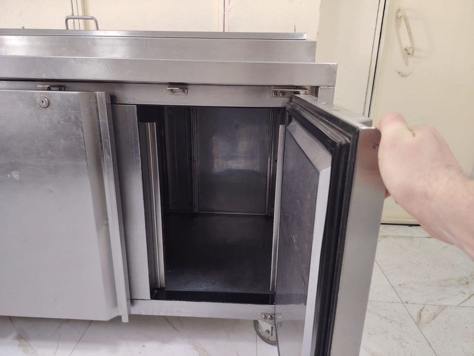 Стол холодильник для суши и пиццы