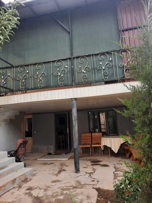 келес хокимиятини оркасида кировда уй сотилади  3 соту 6 хона