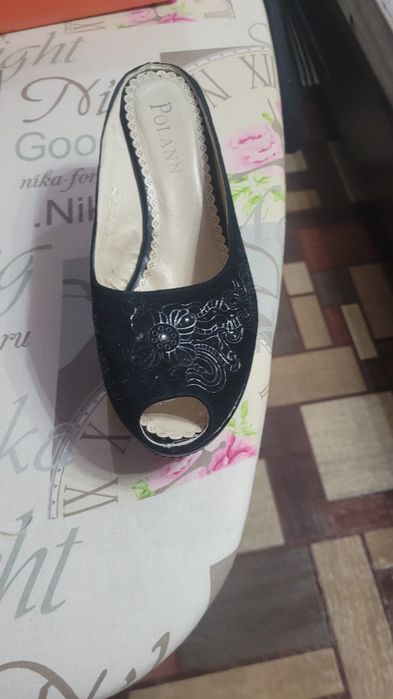 Продам женскую обувь.