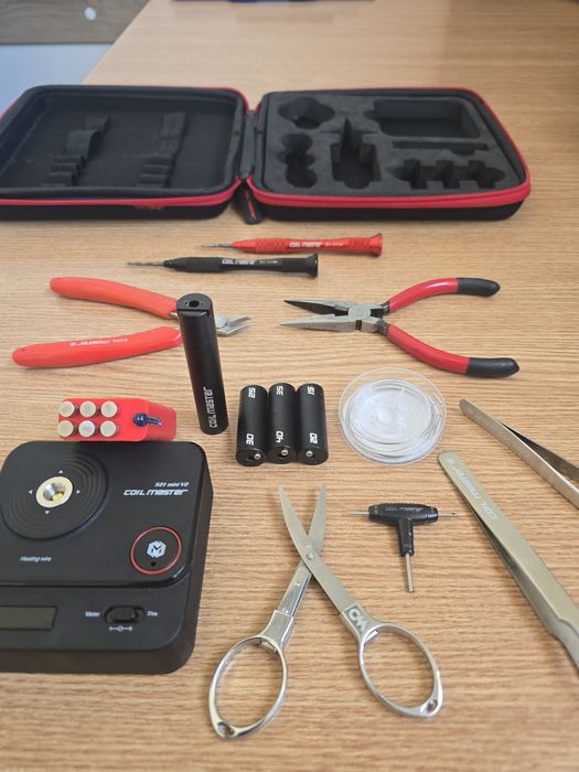 Trusă Coil Master DIY Kit V3 – folosită, cu accesorii cadou