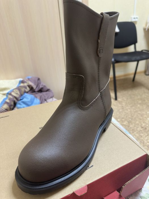 Продам спец обувь red wing