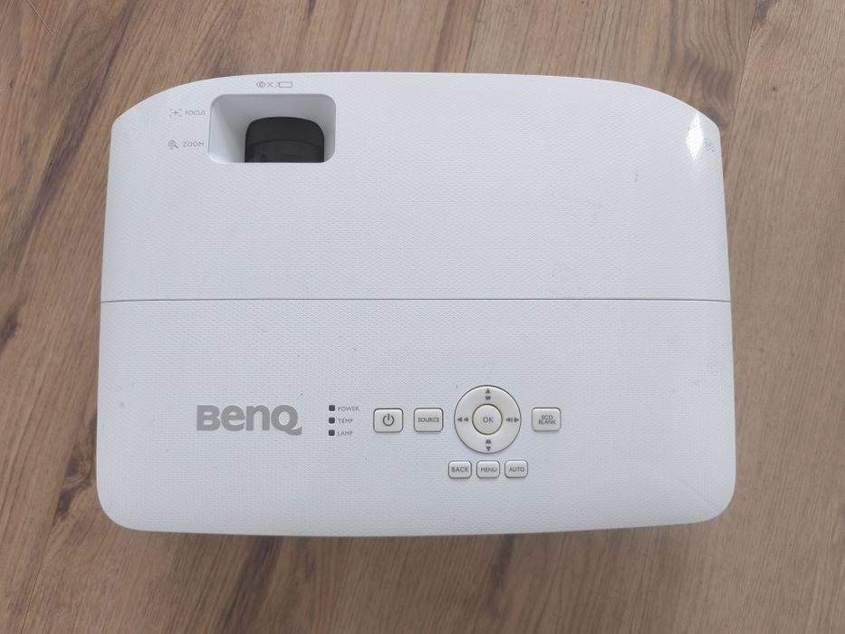 BenQ проектор – 3300 ANSI лумена, 2×HDMI