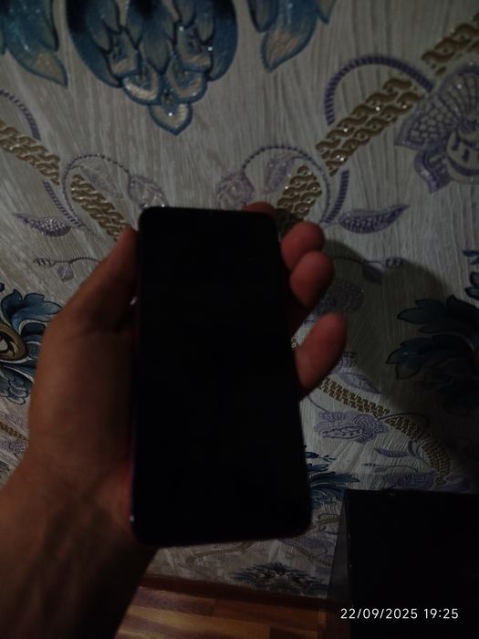 Galaxy  A03 sotiladi