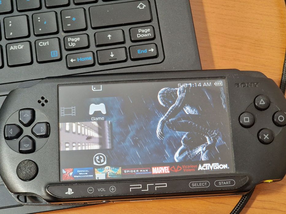 PlayStation Potable PSP Street e1004 modat