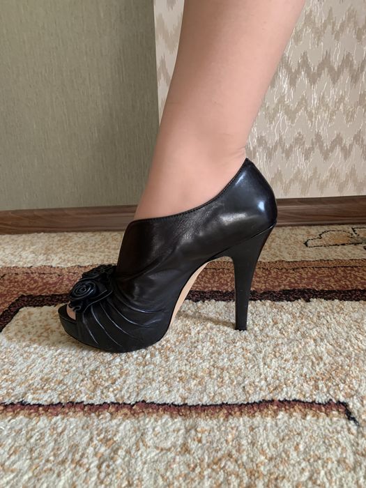 Ботильоны фирмы Vince Camuto