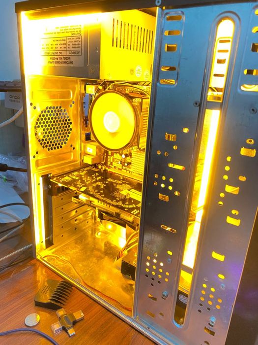 Комплект компютер сотилади