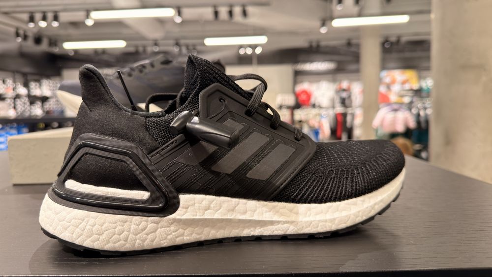 Adidas Ultraboost 20 , originali , noi , cutie ( marime 42.2/3 )