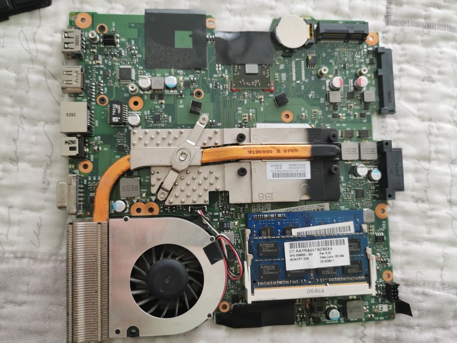 Лаптоп HP 625 на части