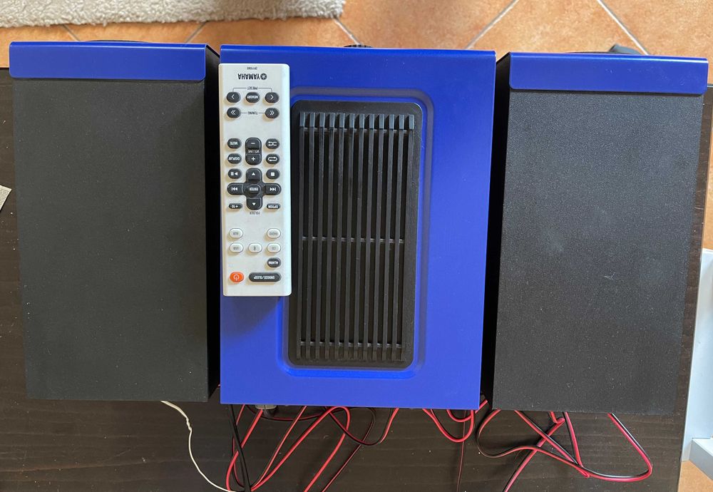 YAMAHA MCR-B043 micro система CD колони дистанционно MP3 USB Bluetooth