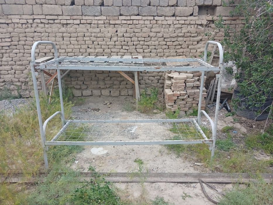 Двухъяросный кровать