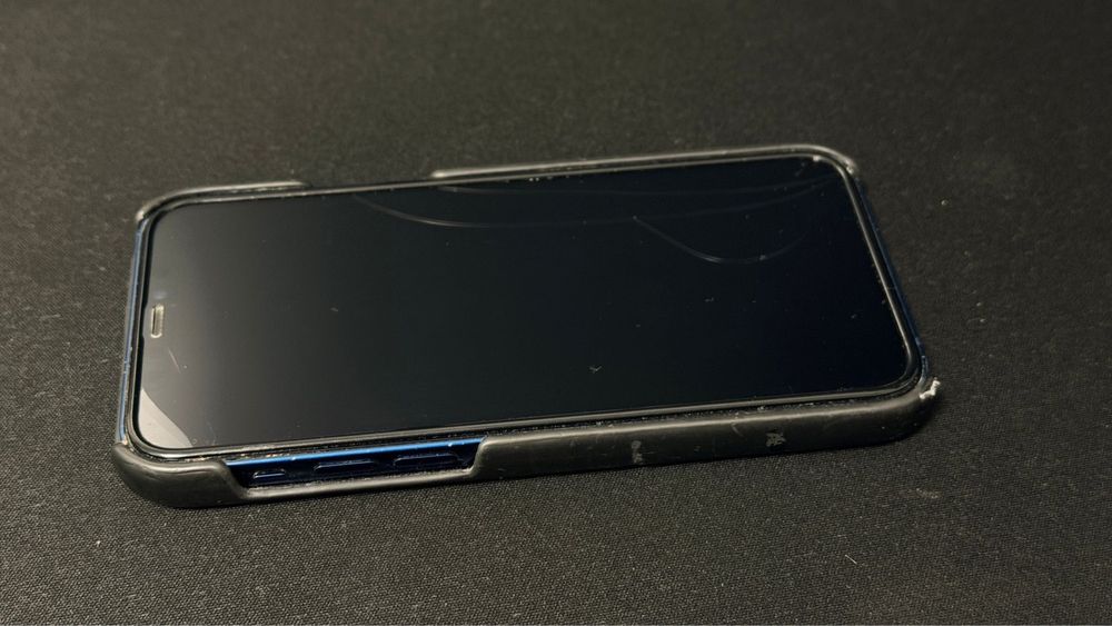 Айфон 12 продаю срочно