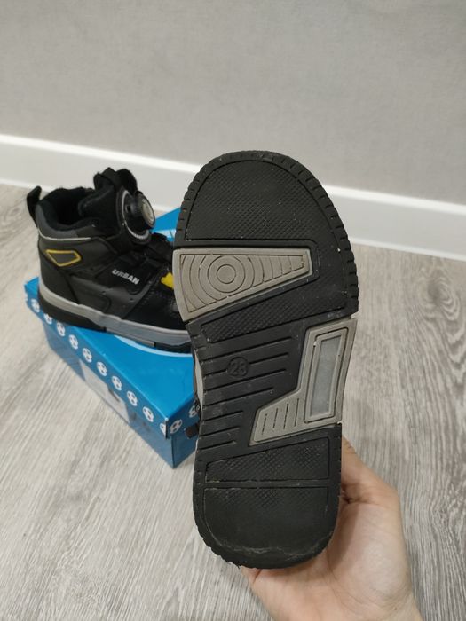 Продам демисезонные ботинки