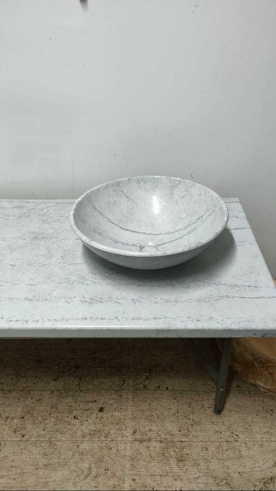 Мраморный комплект: столешница 100 * 60см с накладной раковиной.