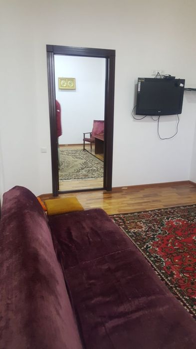 3 этажный дом 2 этажда 3 хонали 66 км Шарк 1чорраха  сотилади срочно