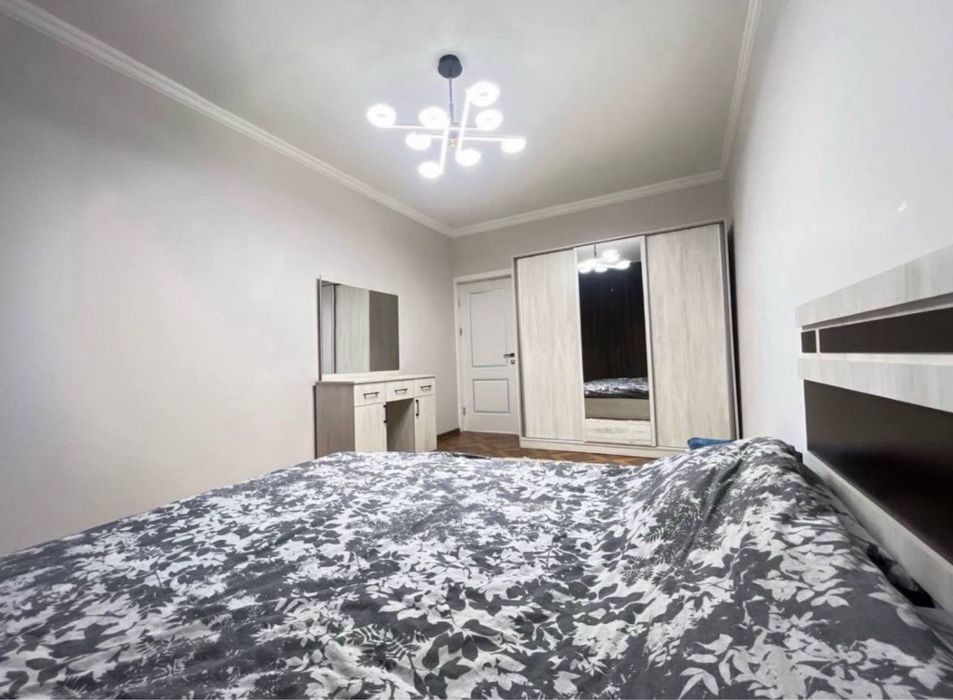 Ойбек, 5 комнатная квартира 200м2 в центре, Госпитальный