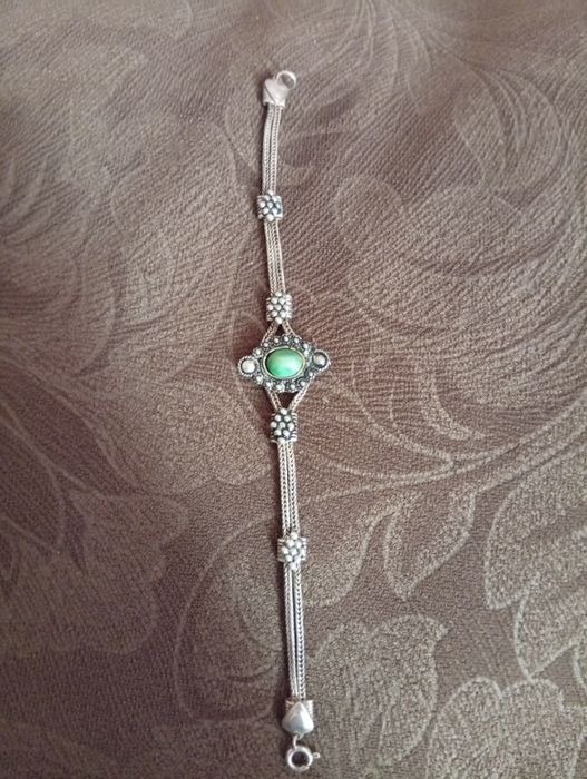 Продавам дамски гривни