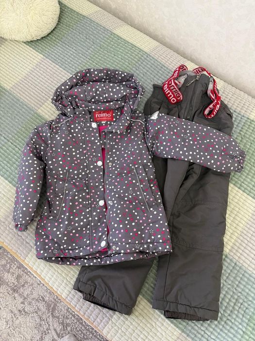 Продам куртки для девочки