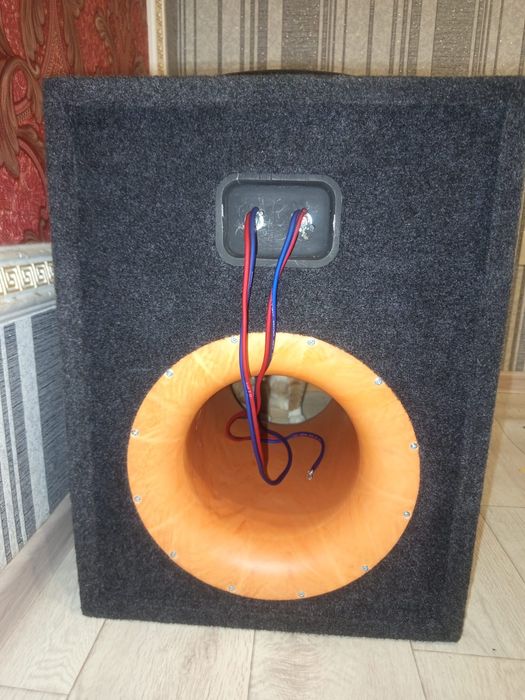 Продам сабвуфер в достойном состоянии.