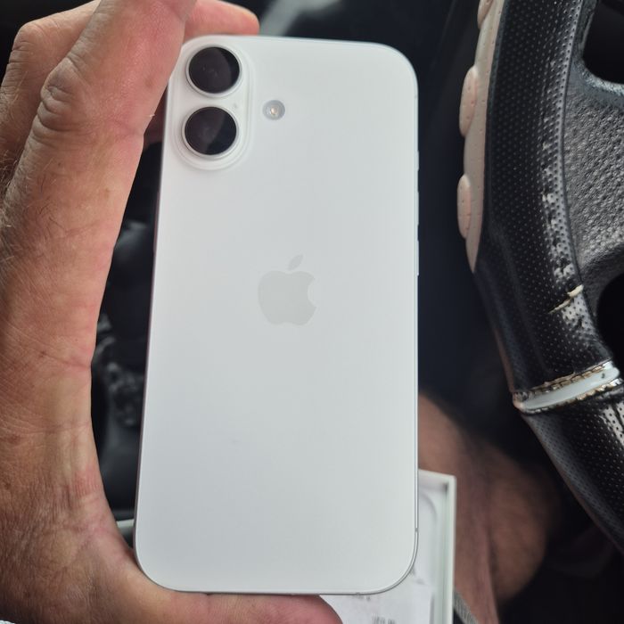 IPHONE 17 на 6 месеца закупен на 26.12.25 още е в гаранция