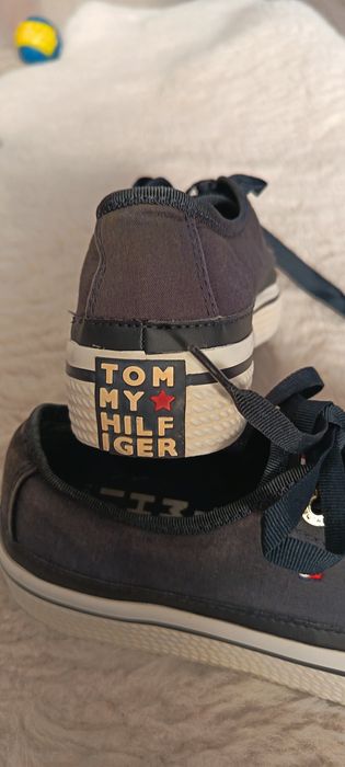 Vand bascheti Tommy Hilfiger, marimea 37.