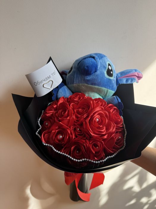 Букет от сатенени рози и Стич