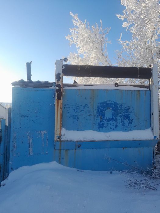 Железный киоск большой