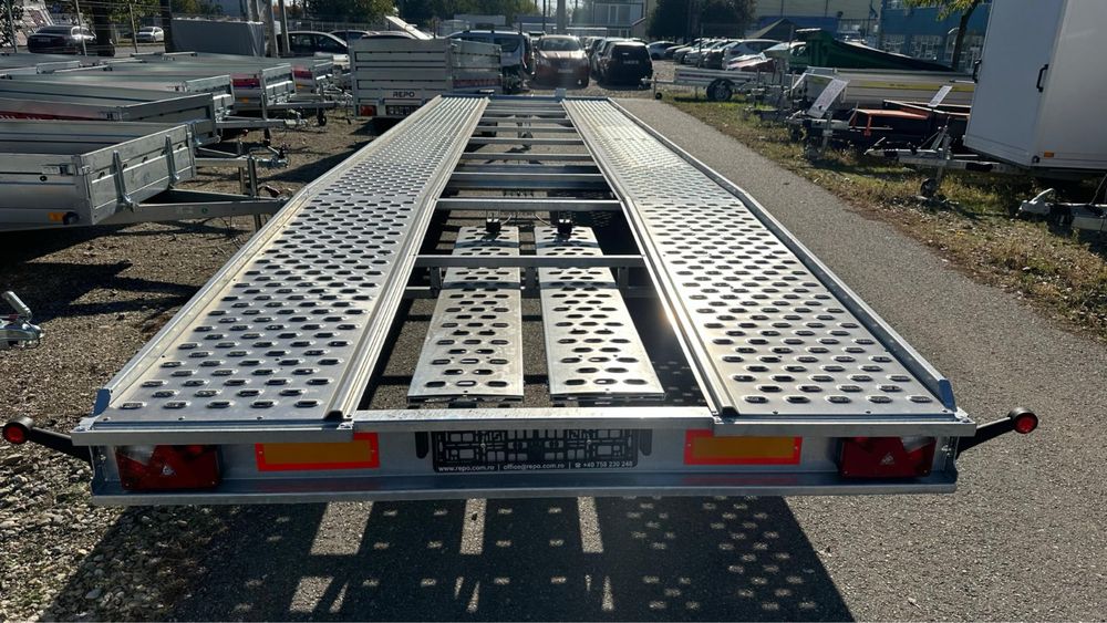 Platformă auto REPO 8,5 m – rampe și roată de rezervă incluse