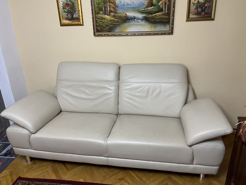 Canapea din piele naturala