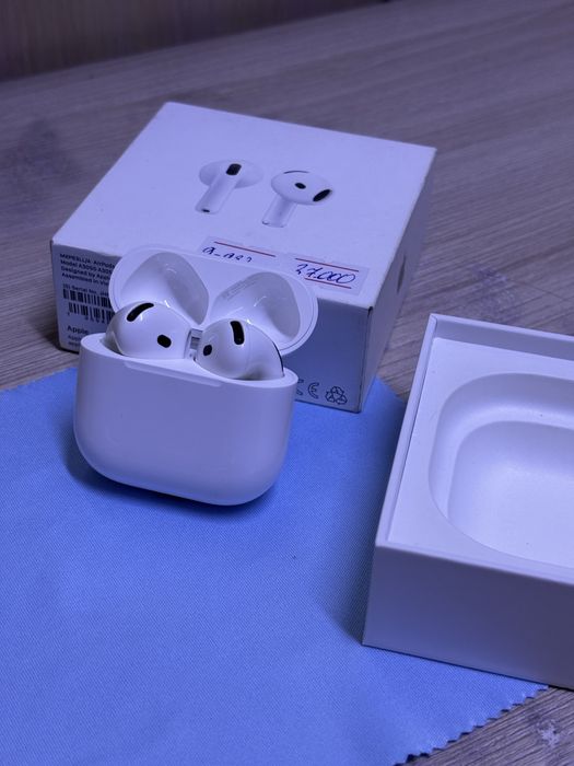AirPods 4 в хорошем состоянии