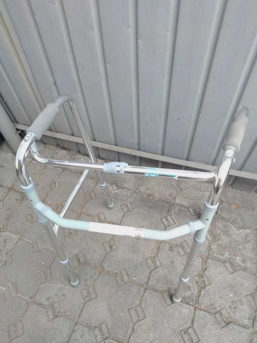 Продаются шагающие ходунки.