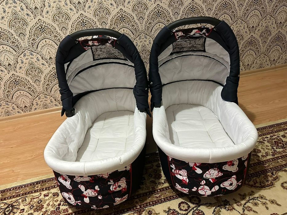 Коляска для двойняшек