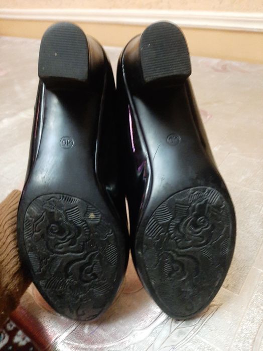 Hali uncha kiyilmagan yangidek turibdi hech qayoqi yirtilmagan