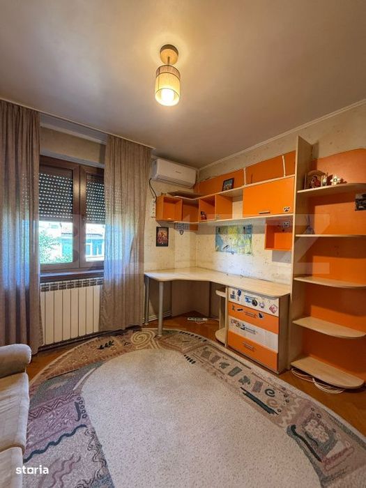 Apartament 4 camere, semidecomandat, 75 mp, zona Centru