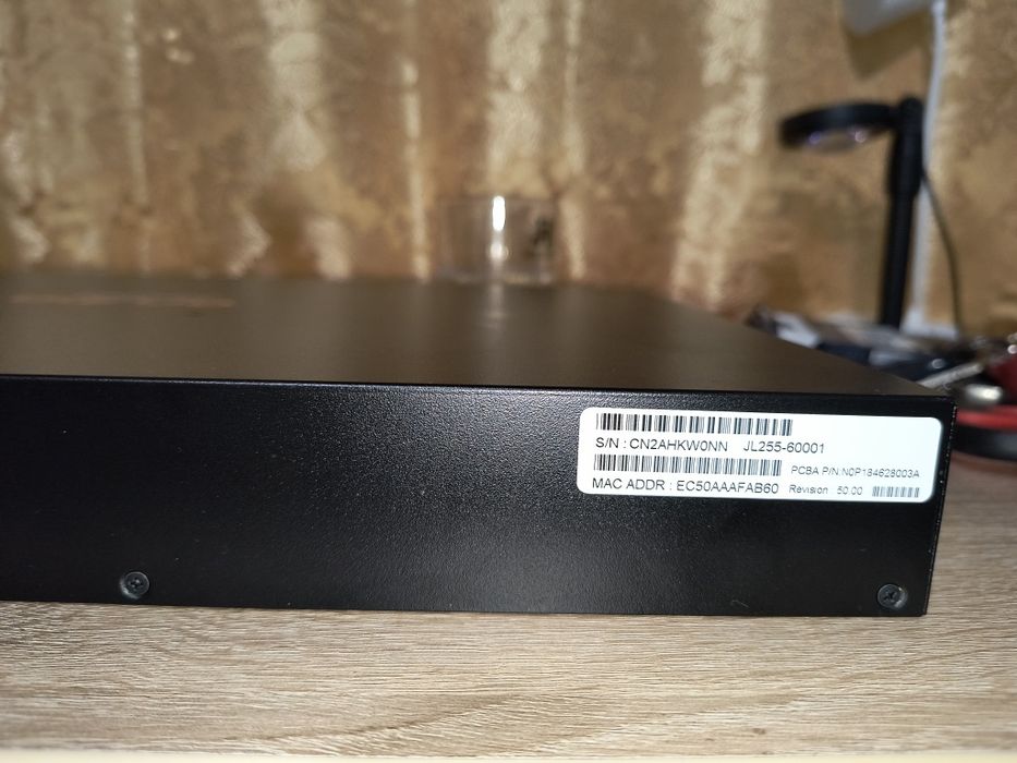 Switch aruba 24 porturi