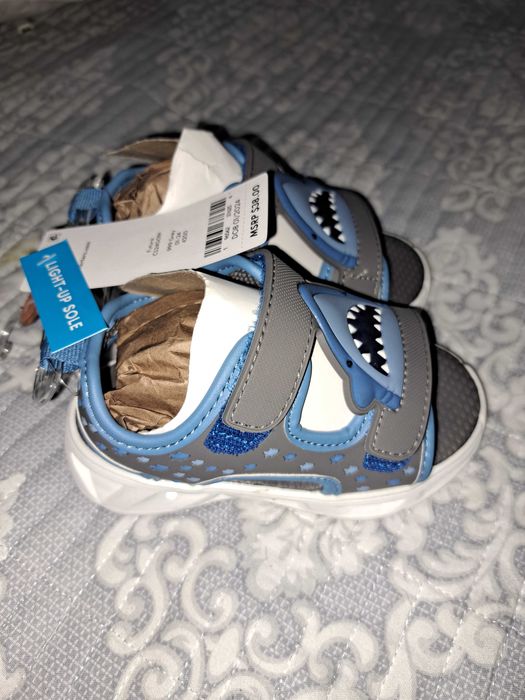 Босоножки на мальчика 23р Carters